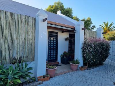 Townhouse For Sale in Plattekloof Glen, Goodwood