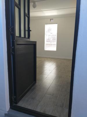 Apartment / Flat For Rent in Goodwood Central, Goodwood