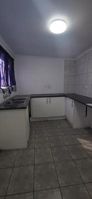 Apartment / Flat For Rent in Goodwood Central, Goodwood